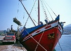 Im Hafen von Cide, Holzverladunf auf einem typischen Schwarzmeer-Lastkahn (Çektirme). : Lastkahn